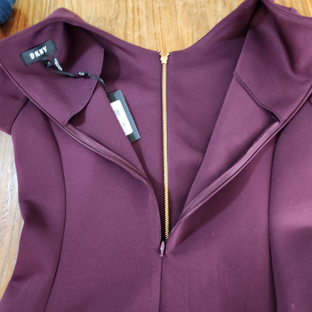 DKNY Burgundy Scuba Dress 6 NWT Short Sleeve Pockets A-Line Knee Length Gold Zip - Picture 8 of 16